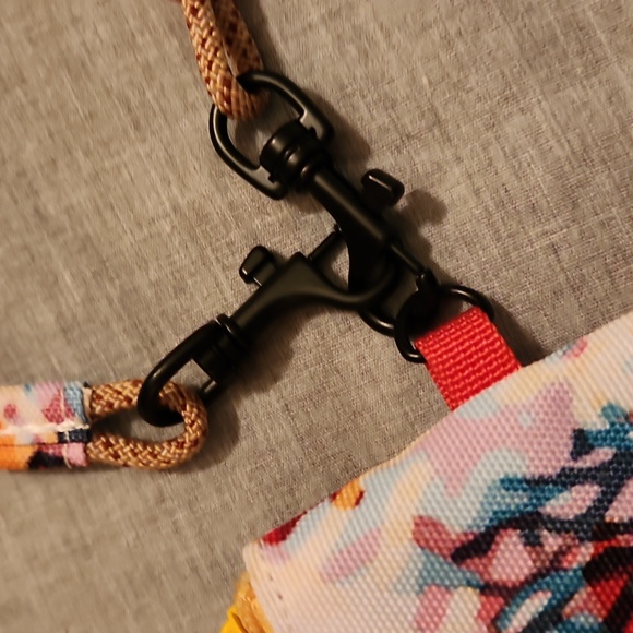 Kavu EUC small crossbody or wristlet purse - Picture 3 of 10